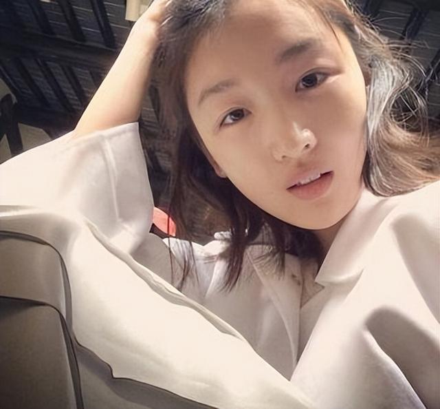 巴黎这一夜,刘亦菲、两宋惊艳,周冬雨不如素颜,Lisa越变越吓人