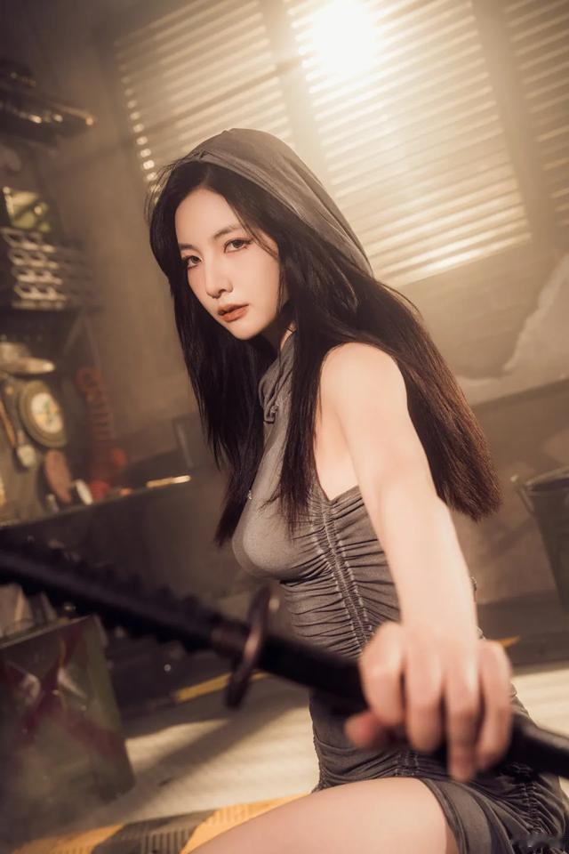 性张力爆棚，赵粤拍出了不一样的写真