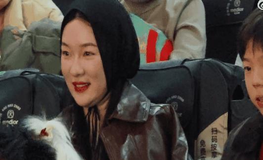 ?北京这夜,被霍思燕的生图惊艳,整个人面相都变了,吃成了胖美人