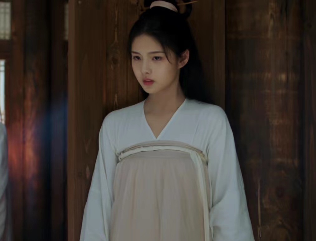 《墨雨云间》告诉我们,当“丫鬟”太惊艳时,小姐可以去打酱油了