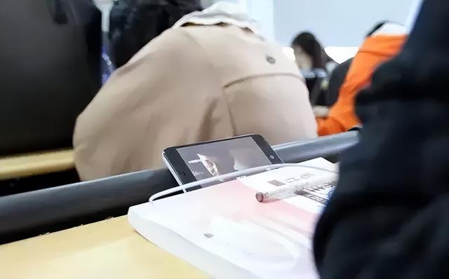 人民日报都看不下去了，发文痛批大学生，你们不失业真是天理难容