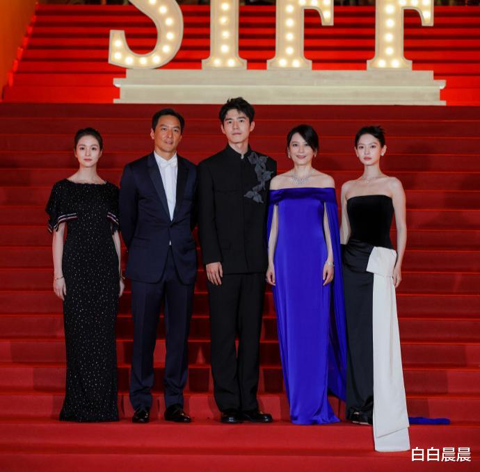 上影节红毯，吴彦祖发福明显，被刘昊然秒杀，53岁俞飞鸿风韵犹存