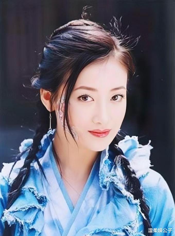 看了刘亦菲和大12岁陈紫函的6张同框照,我悟了:美人是需要营销