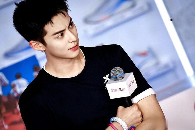 王鹤棣真的啥发型都能驾驭的很好的超级大帅哥