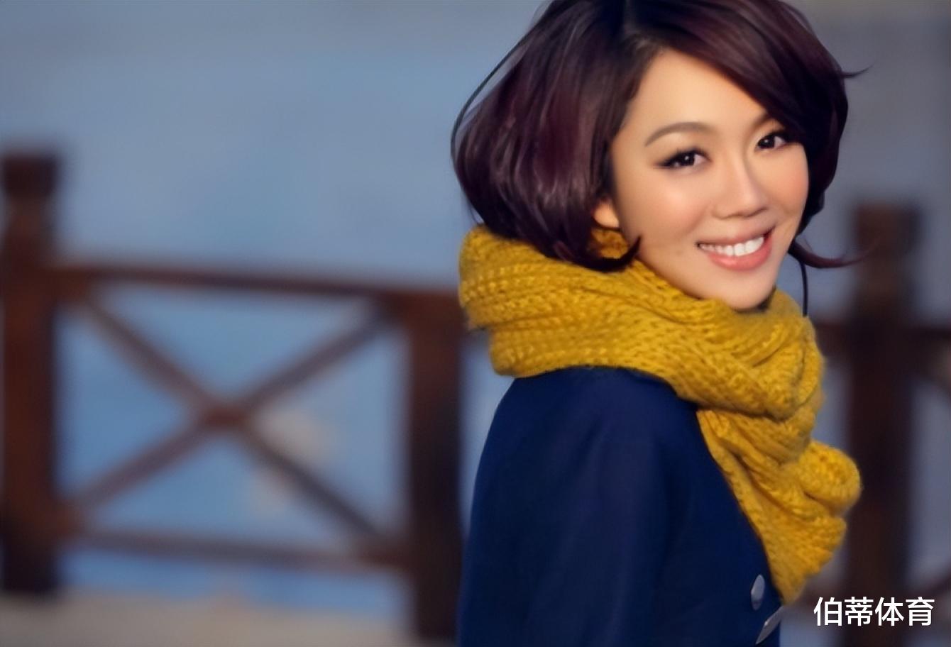 姜妍被曝已结婚多年,丈夫帅气正面照曝光!是北京某支行行长!