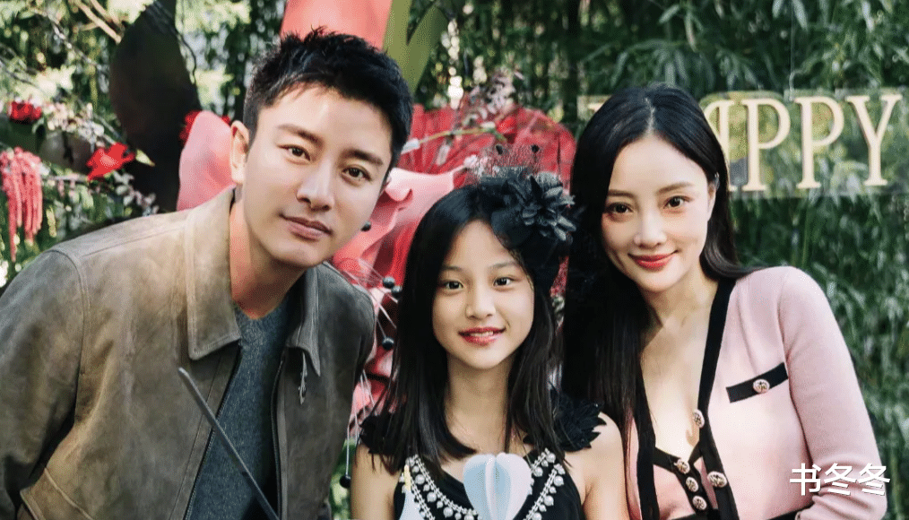 贾乃亮邀请黄景瑜、龚俊直播间送祝福,龚俊耿直曝光带货金额