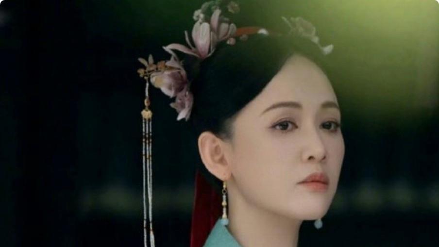 好家伙！45岁陈乔恩给27岁女爱豆演妈，比女主还美，吊打多少顶流