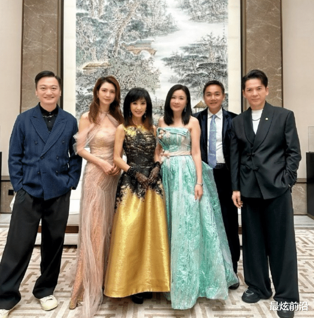 米雪真不显老!69岁胶原蛋白满满打扮靓丽,骨相美比皮相美更抗老