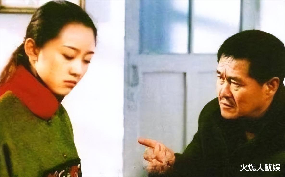 她曾是赵本山干女儿,曾在事业巅峰传出与干爹绯闻,如今家庭美满