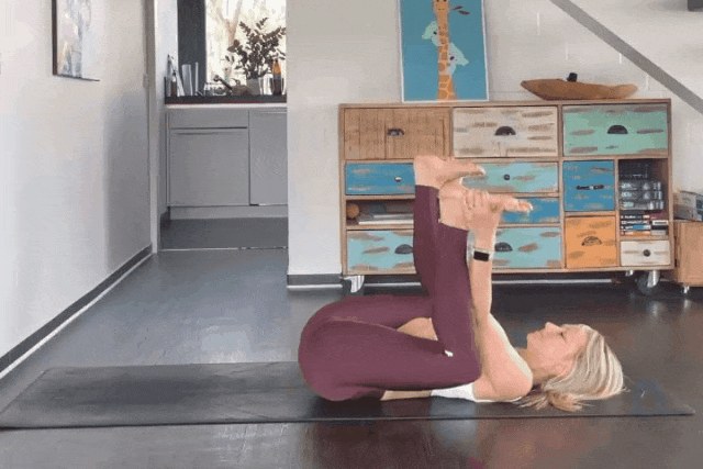 别小瞧这10个瑜伽动作,能改善腰背酸痛、提升柔韧性,真心推荐!