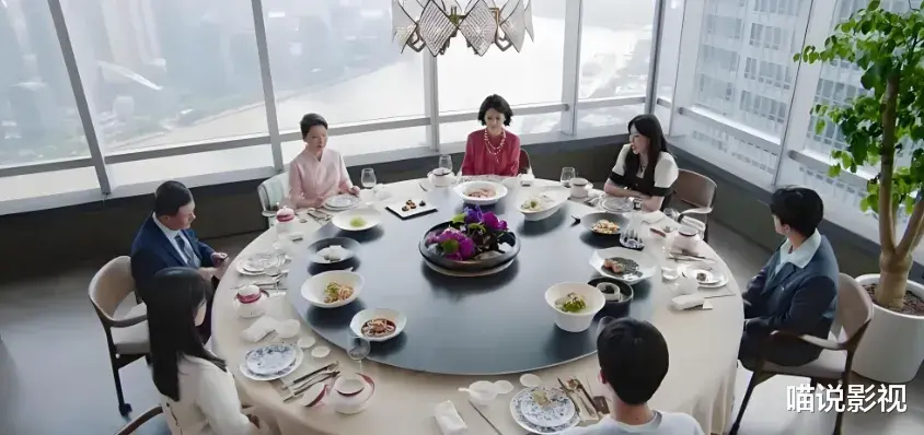 不会演别尬演!61岁何赛飞一出手,让观众看清“装穷”有多离谱