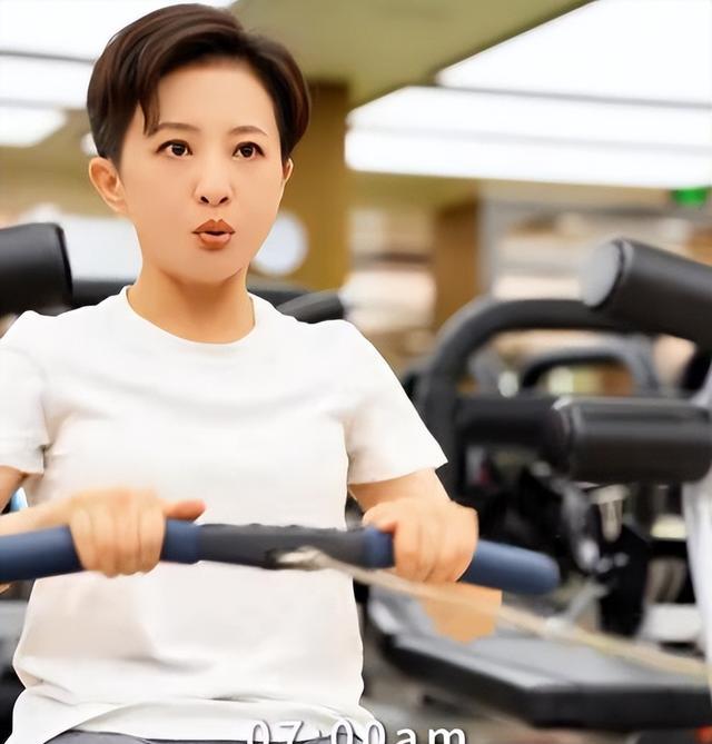 “小婉君”金铭未婚未孕,45岁面容大变,活成了自己喜欢的样子