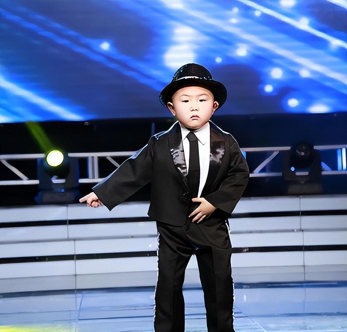 “最牛童星”：3岁出名，5岁上春晚，如今的他已经成为父母的骄傲