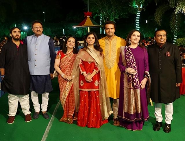 印度富婆:不孕5年靠试管生俩娃,陪小儿子减肥200斤,自己瘦39斤