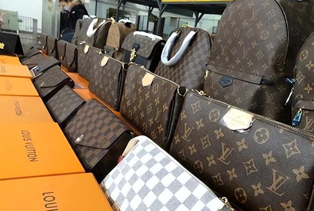 九成都是假貨！利潤(rùn)率高達(dá)2400%，消費(fèi)者卻還心甘情愿“被宰”