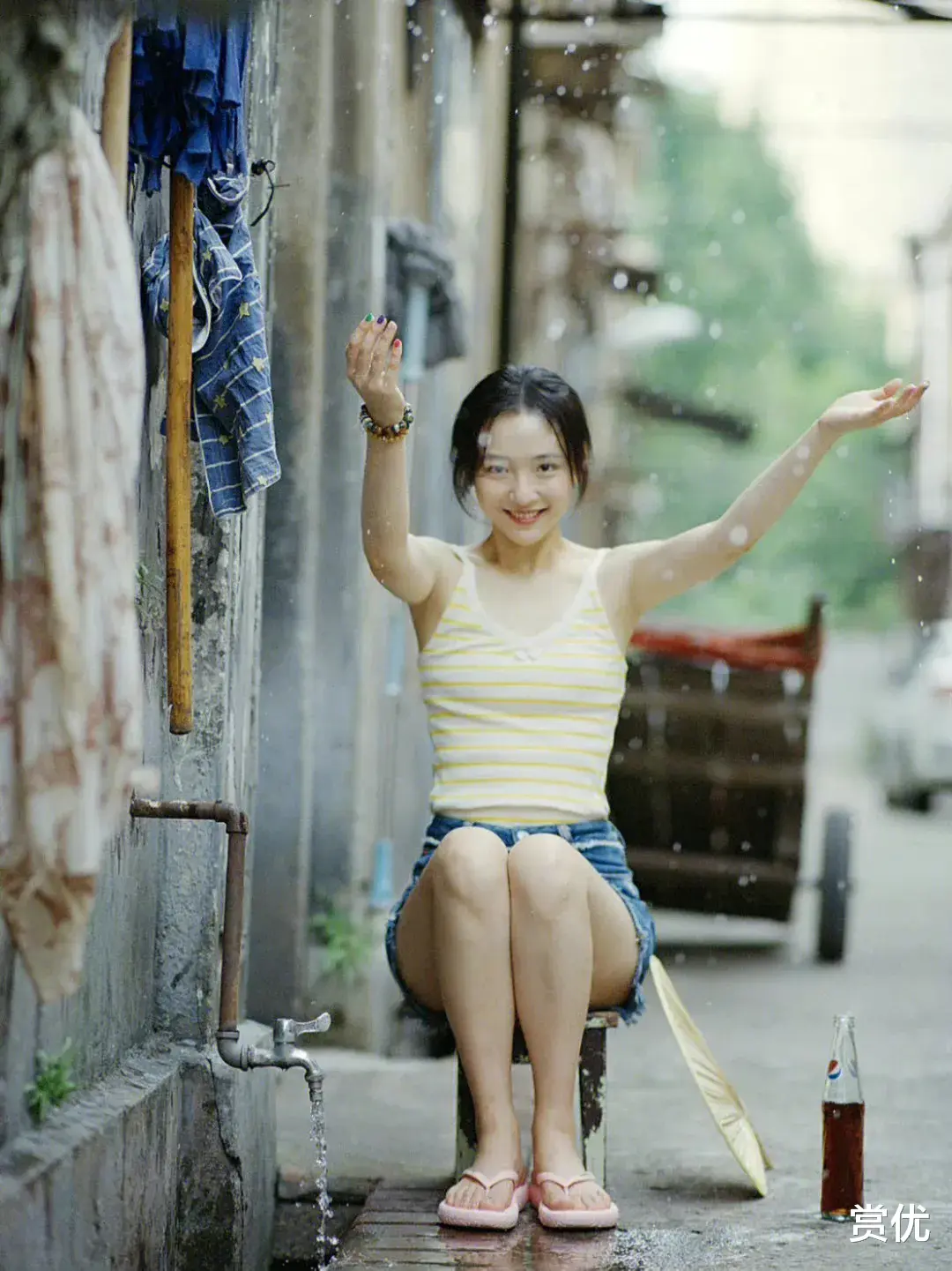 吴倩青春靓丽 大长腿美足