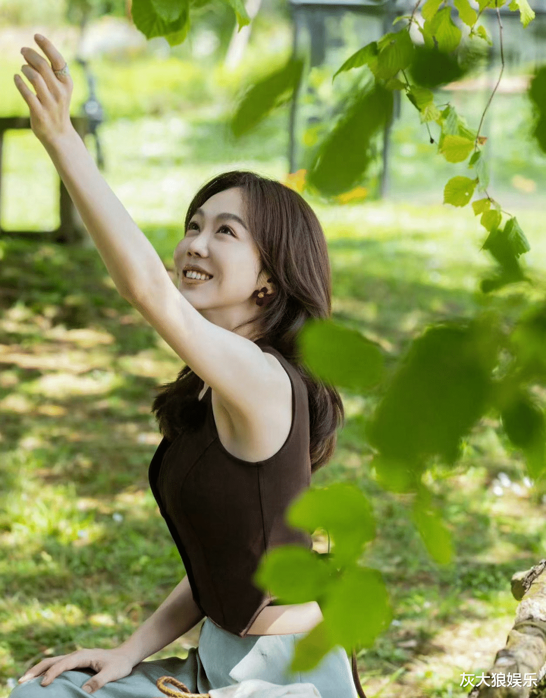 性感姜妍被曝结婚多年,老公正面照曝光,是北京某银行支行行长