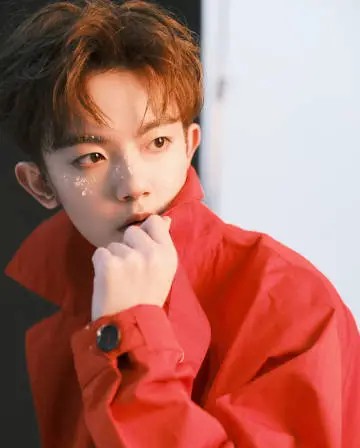 一天5个瓜，露丝复出、被爆怀孕、闺蜜翻脸，娱圈的瓜个个劲爆