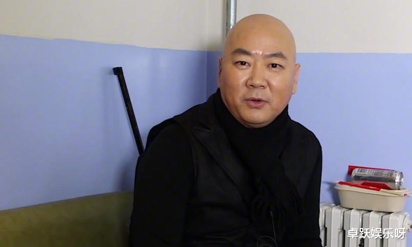 超20次登春晚,因一句话被索赔1亿,56岁单身无儿无女的他去哪了