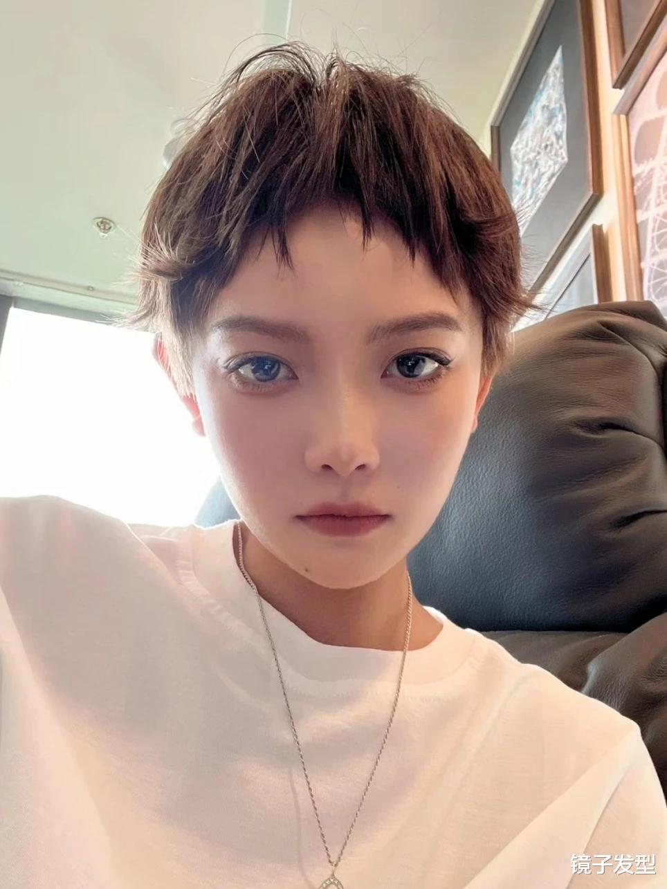 女士短发怎么剪,露耳短发搭配不规则刘海,效果真不赖