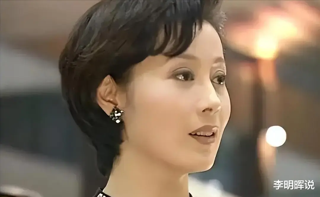 她出道即巅峰,做小三挤走导演原配,上位后没坐稳,67岁仍单身