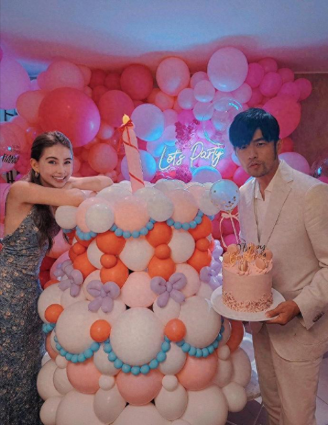 这个周杰伦是假的吧，网友：是真的，昆凌在旁边