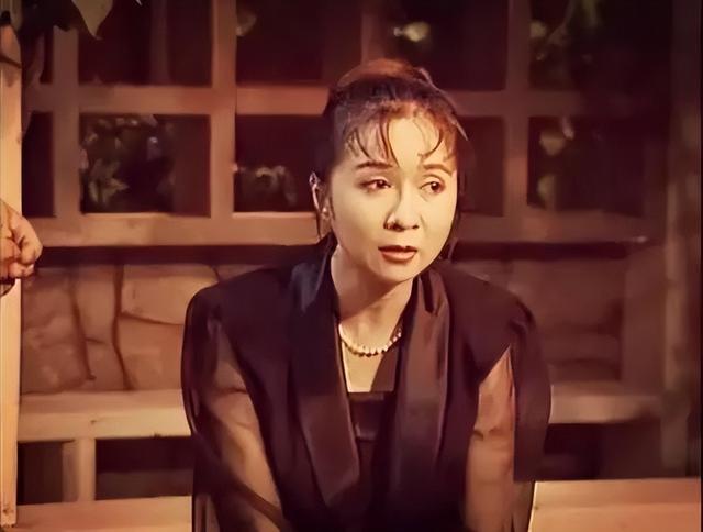 原来他就是蔡明儿子!隐瞒37年不公开,是蔡明最大心病