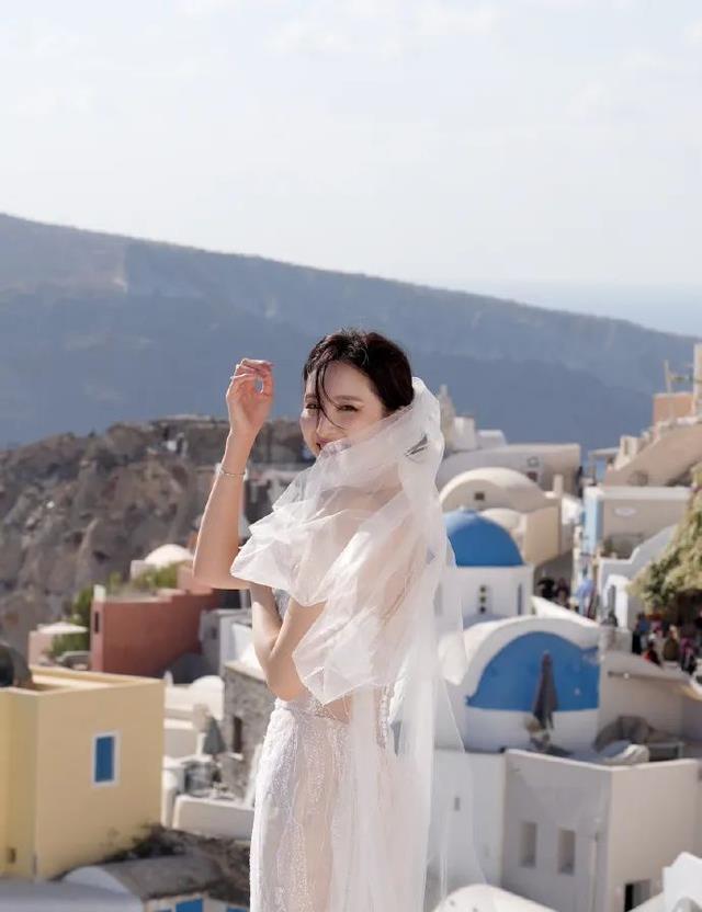 陈自瑶闺蜜再披婚纱，正式告别相差51岁嘅“爷孙恋”，觅得真爱值得开心