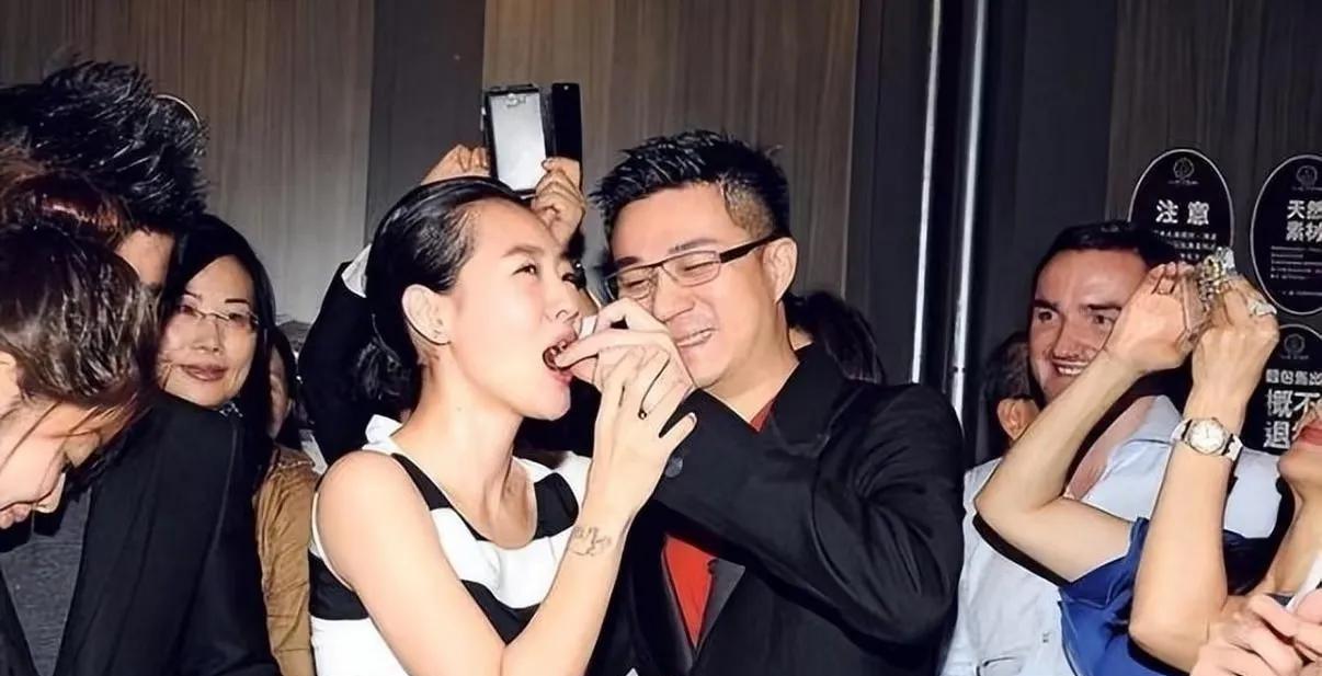 大S走了,许雅钧说了4个字,结果炸锅了!S妈也急了,直接冲到家!