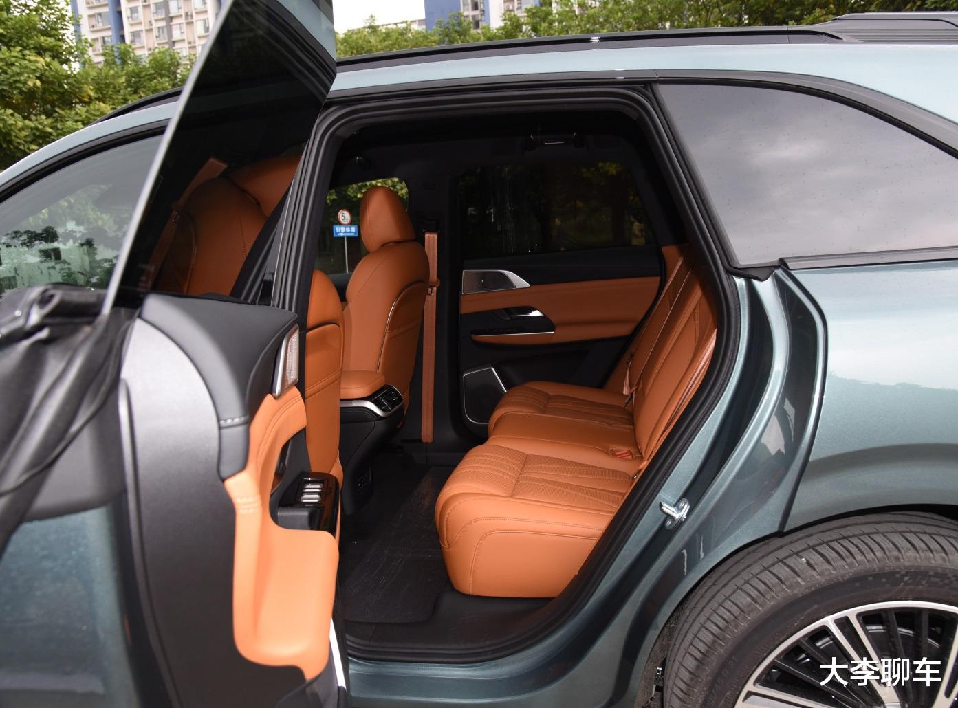 35万买一台3.9S破百+空悬的中大型SUV到底值不值？看完你就明白了