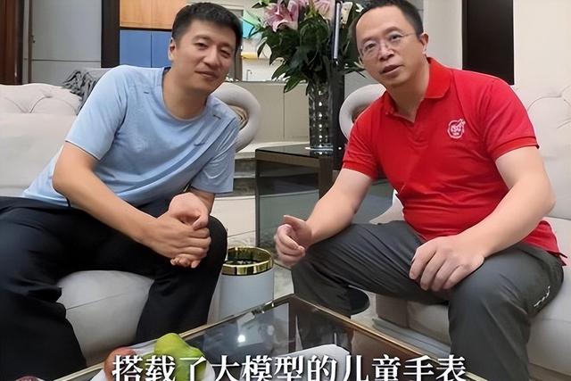 张雪峰和妻子首次公开同框，网友：两人看起来像不熟