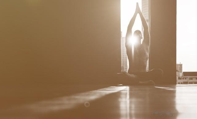 热爱都需要坚持,练瑜伽,慢即是快,要不疾不徐。