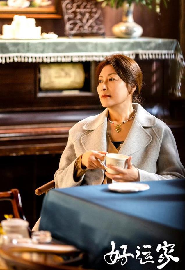 原来岳红女儿就是她,也是演员,14岁就拍戏了,24岁演女一号