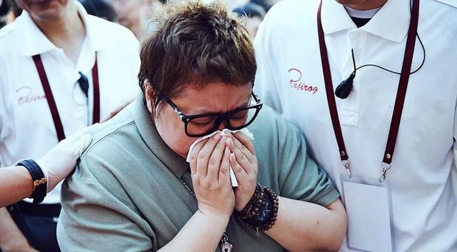 侵吞善款、贪污上亿,韩红遭实名举报,4年了,这句道歉还没来