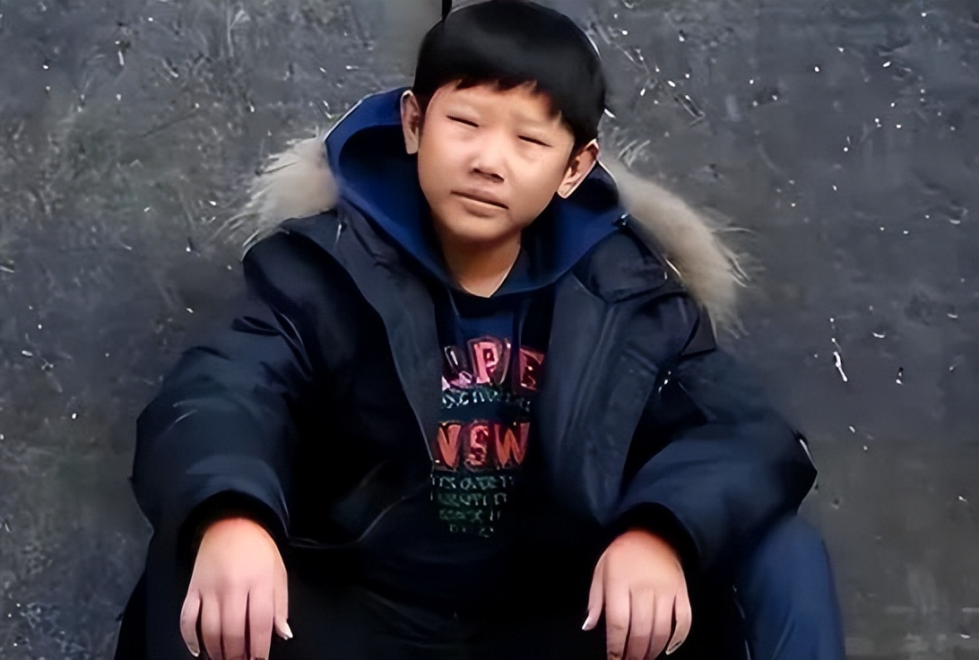 侯祥:9岁停止发育,出道多年只能演小孩,与妻子同框被嘲像母子