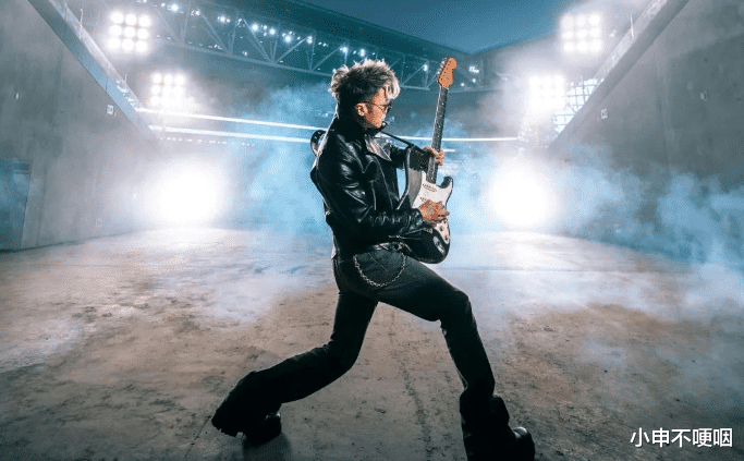 谢霆锋成首位香港歌手在启德开演唱会，实力遭质疑：他有什么歌？