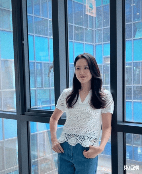 孙艺珍玄彬带儿子现身咖啡厅,路人曝光甜豆长相,大眼睛像个女孩