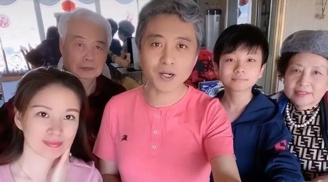 周炜因一句脏话葬送22年努力，公众人物言行不慎引发舆论风波！