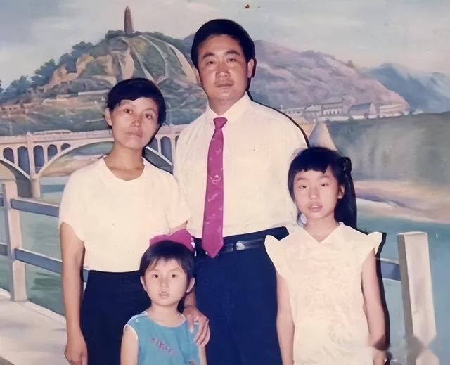 35岁主持人伏玟晓,终于为自己的“两婚两离”付出了代价