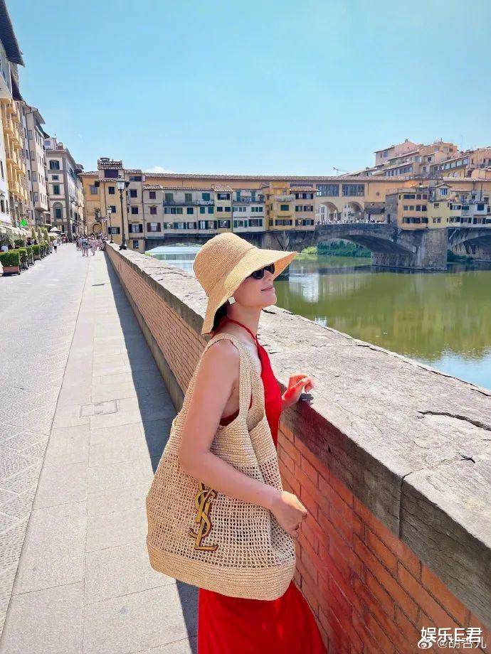 胡杏儿18年后重游佛罗伦萨，带着老公一起，寻找《冲上云霄》足迹