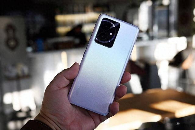 中端机太猛了，16GB+512GB大内存手机，售价非常亲民！