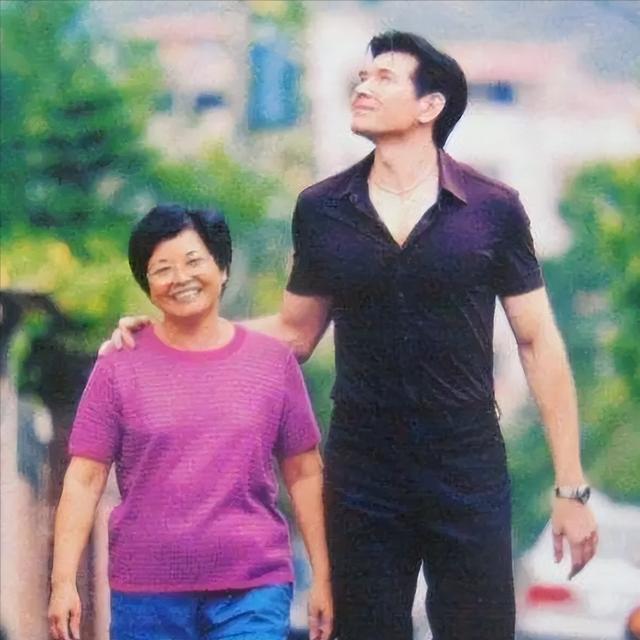 费翔|将春晚变迪厅！初恋是天后叶倩文，64岁的他为何至今未婚？