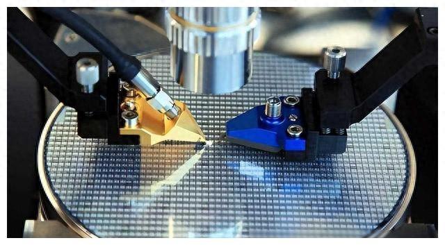 光刻机将成废铁?美日荷联合施压,800台设备何去何从?