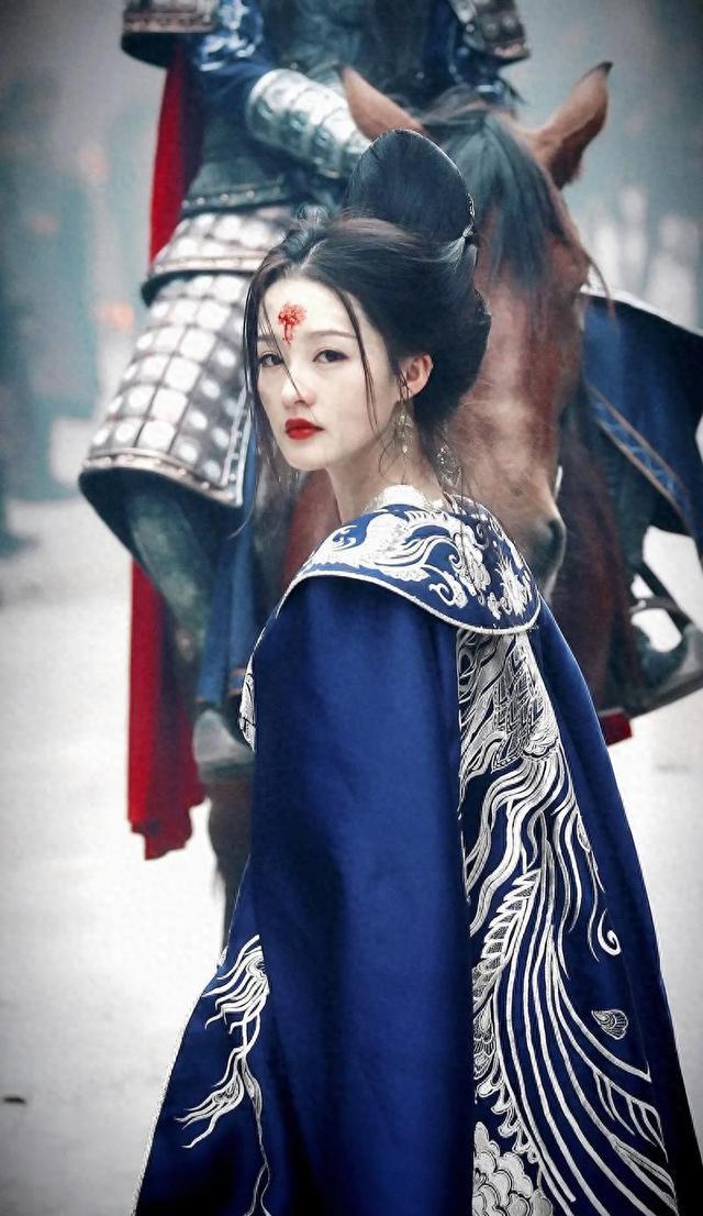 北京这晚,看到“珠圆玉润”的李沁,才明白,老祖宗的审美有多绝