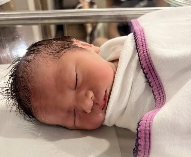 恭喜！香港女星结婚不到半年火速生子，与圈外老公未婚先孕