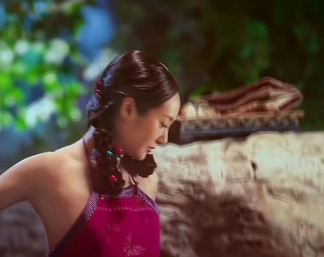 同样上演“肚兜诱惑”,王楚然空心美人,郭珍霓和她才是真妖孽!