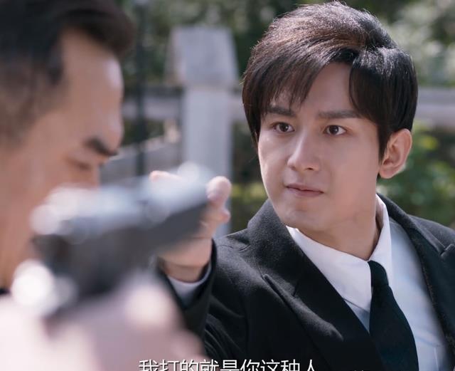 不说台词嘴闭不上,说台词嘴又张不开,王劲松也带不动34岁的成毅