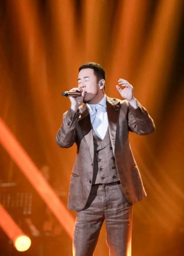 杨坤老师深情演唱《泥巴》，歌词通俗易懂，这也太接地气了吧