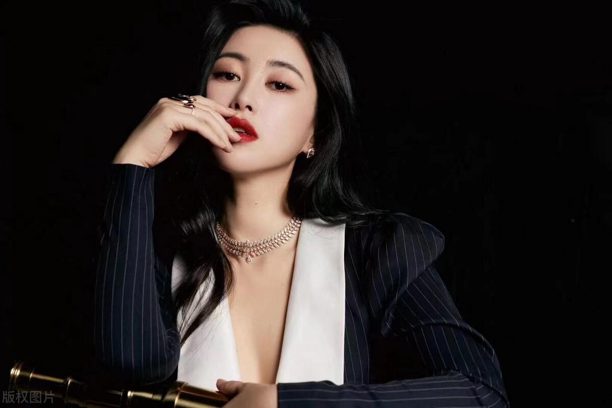 朱珠女儿近照曝光，简直是缩小版的朱珠，这也太可爱了