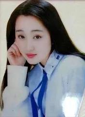 杨钰莹穿这件裙子,谁能想到她52岁依旧如此优雅?